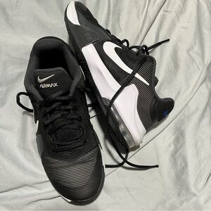 Nike Air Max Impact sz 7.5 Black and White Athletic Shoes like new